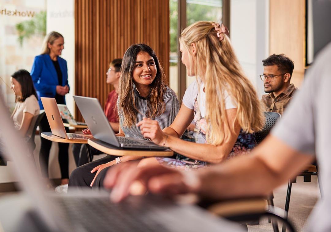 UQ students chat in a tutorial