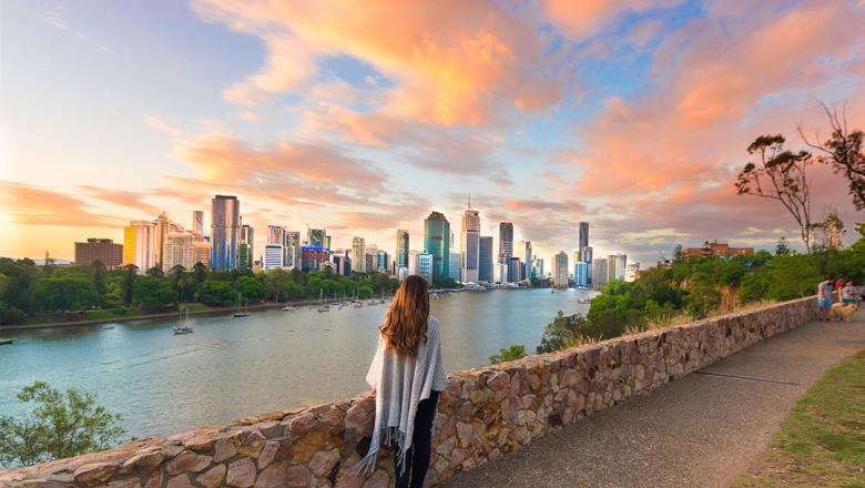 Girl with her back turned at Kangaroo Point Cliffs