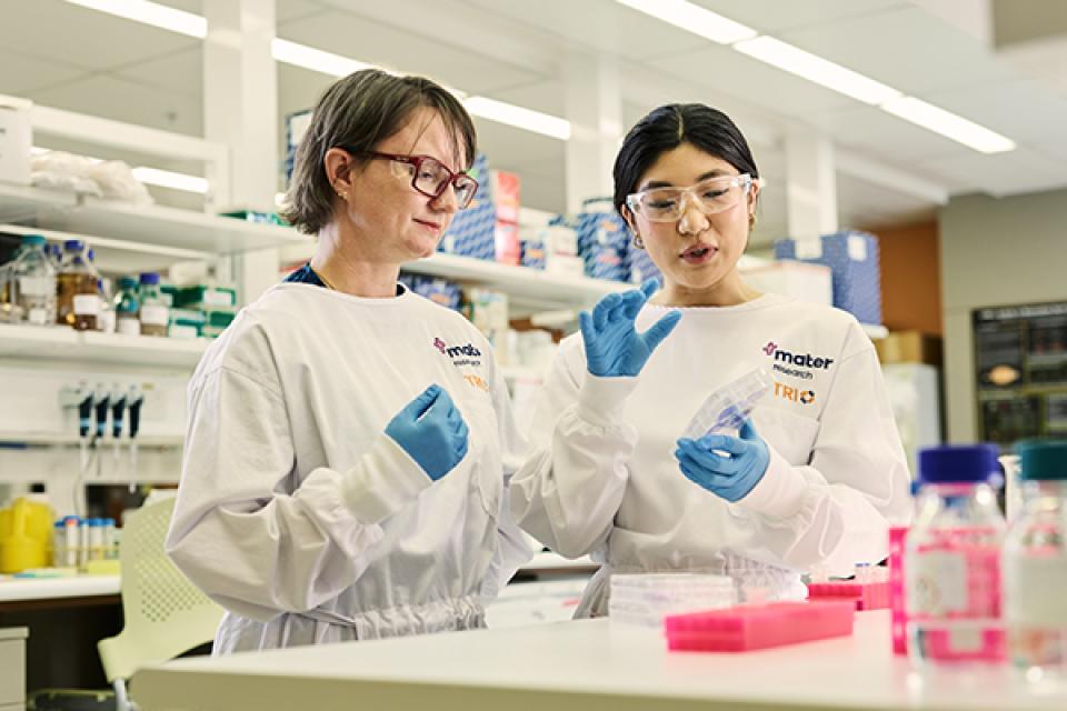 Renee and Sandy chatting in the lab