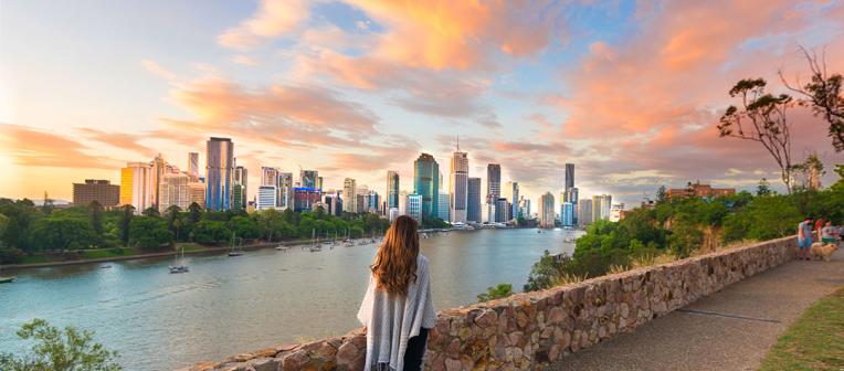 Girl with her back turned at Kangaroo Point Cliffs