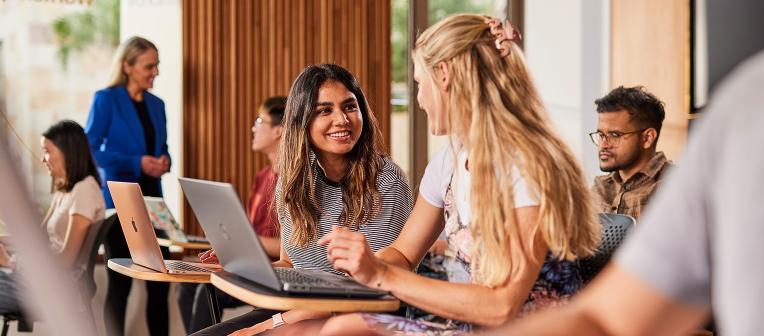 UQ students chat in a tutorial