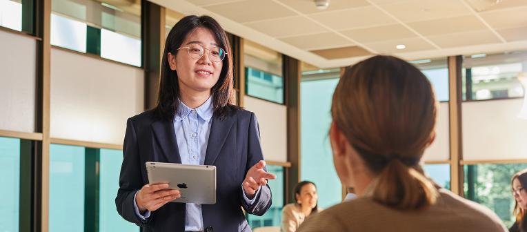 Professionals attending UQ's leadership and management courses 