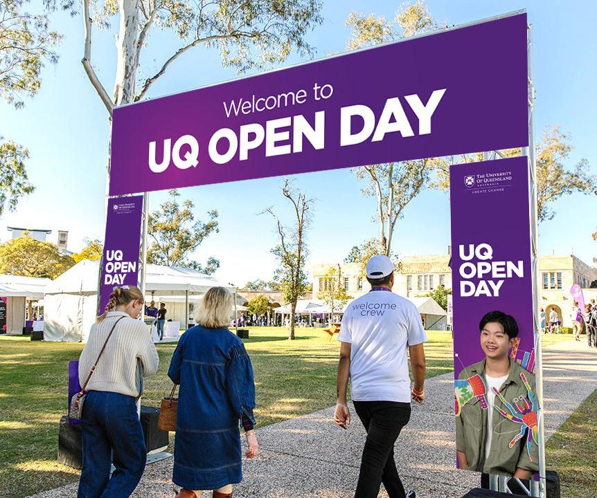 Future students walking under archway that says 'Welcome to UQ Open Day'.