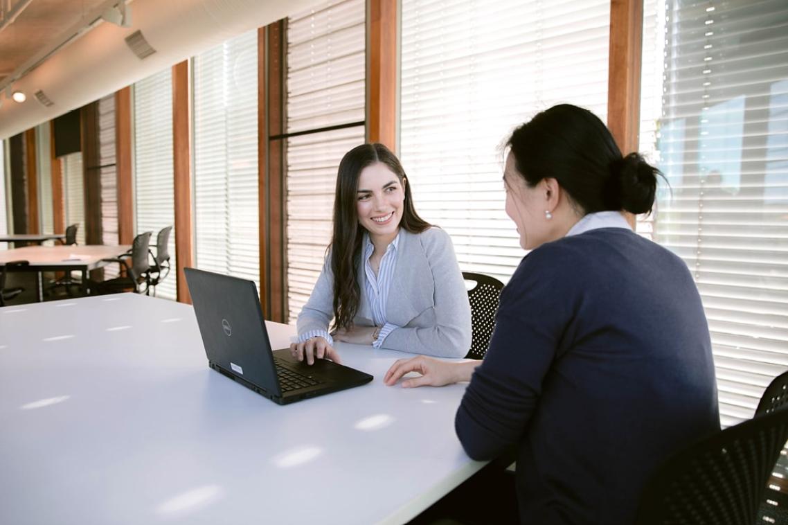 A UQ staff member and student sit together to discuss engineering